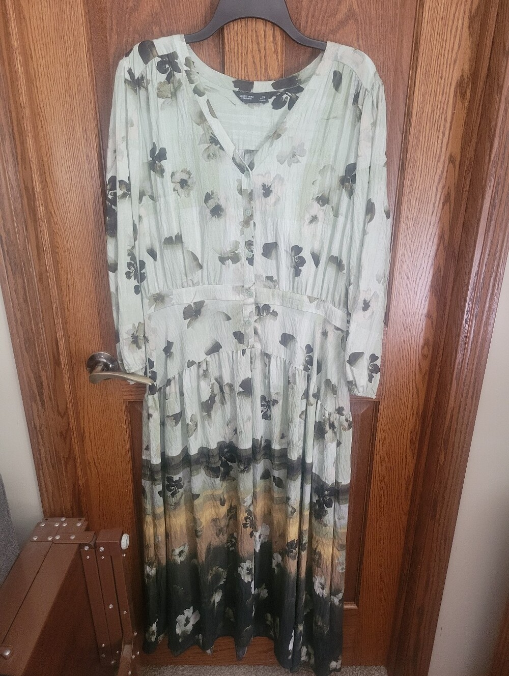 Simply Vera Vera Wang Floral Pleated Maxi Dress in Sage, Olive and Black